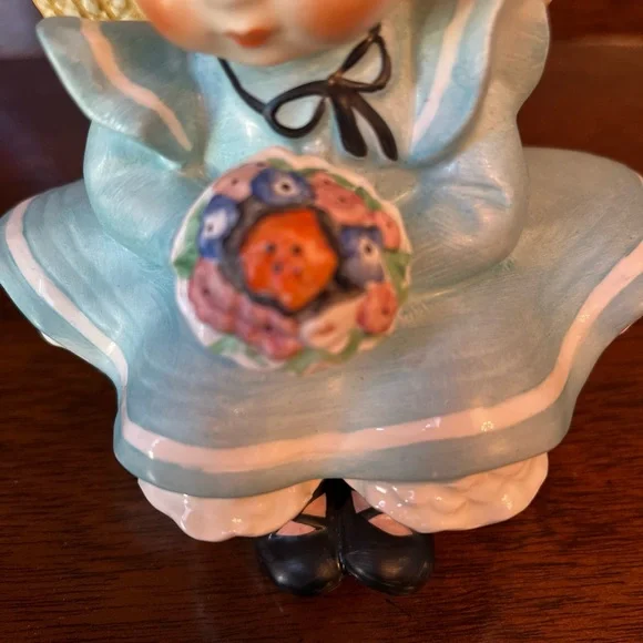 Goebel Charlot Byj 12 Sitting Pretty Girl With Bouquet Figurine 1957 - Picture 7 of 12